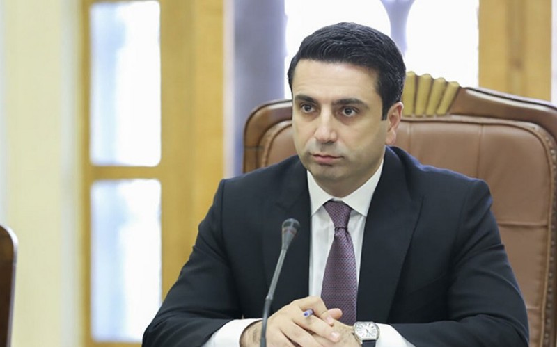 Simonyan: Rusiya hərbi bazasının ölkədən çıxarılması müzakirə olunmur